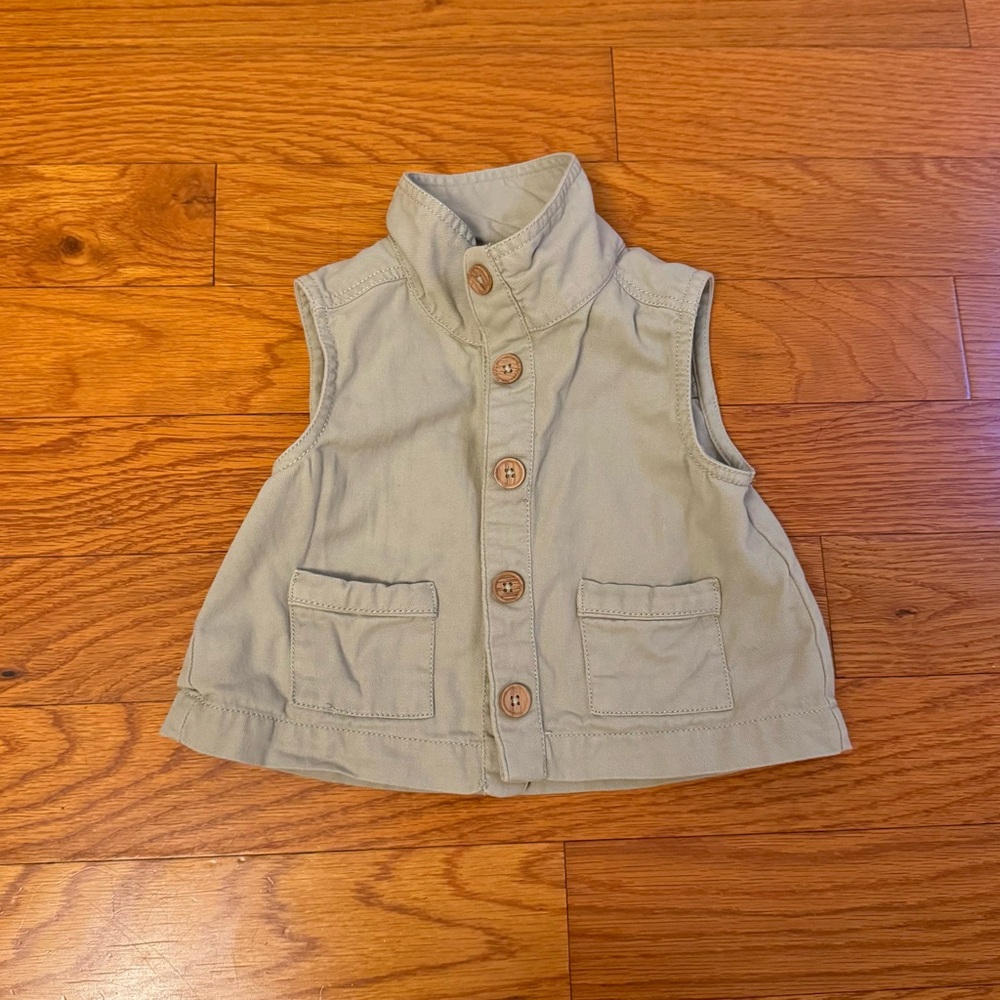 TAHARI Button-Up Vest